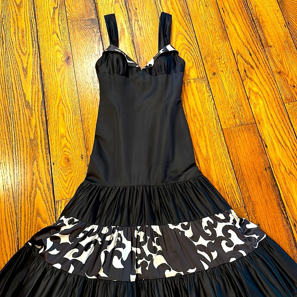 MILLY OF NEW YORK SLEEVELESS BLACK & CREAM GOWN WITH CRINOLINE AND BACK ZIPPER - Picture 4 of 9